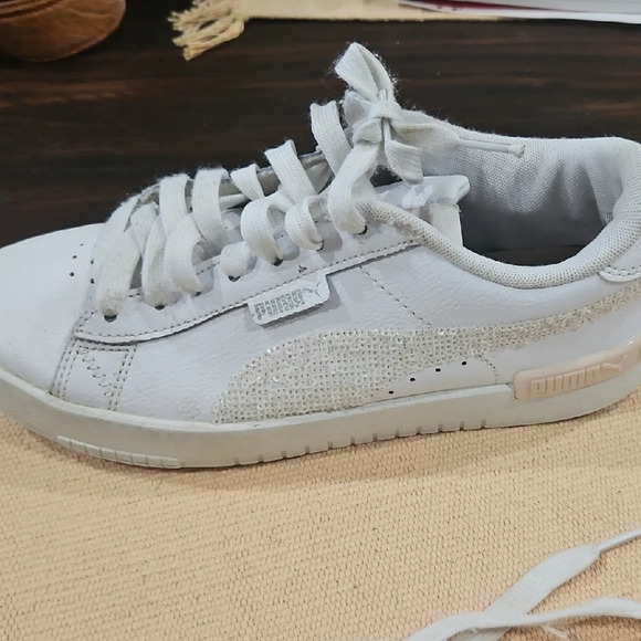 Puma White and Silver Sneakers Versatile Style - Picture 5 of 6